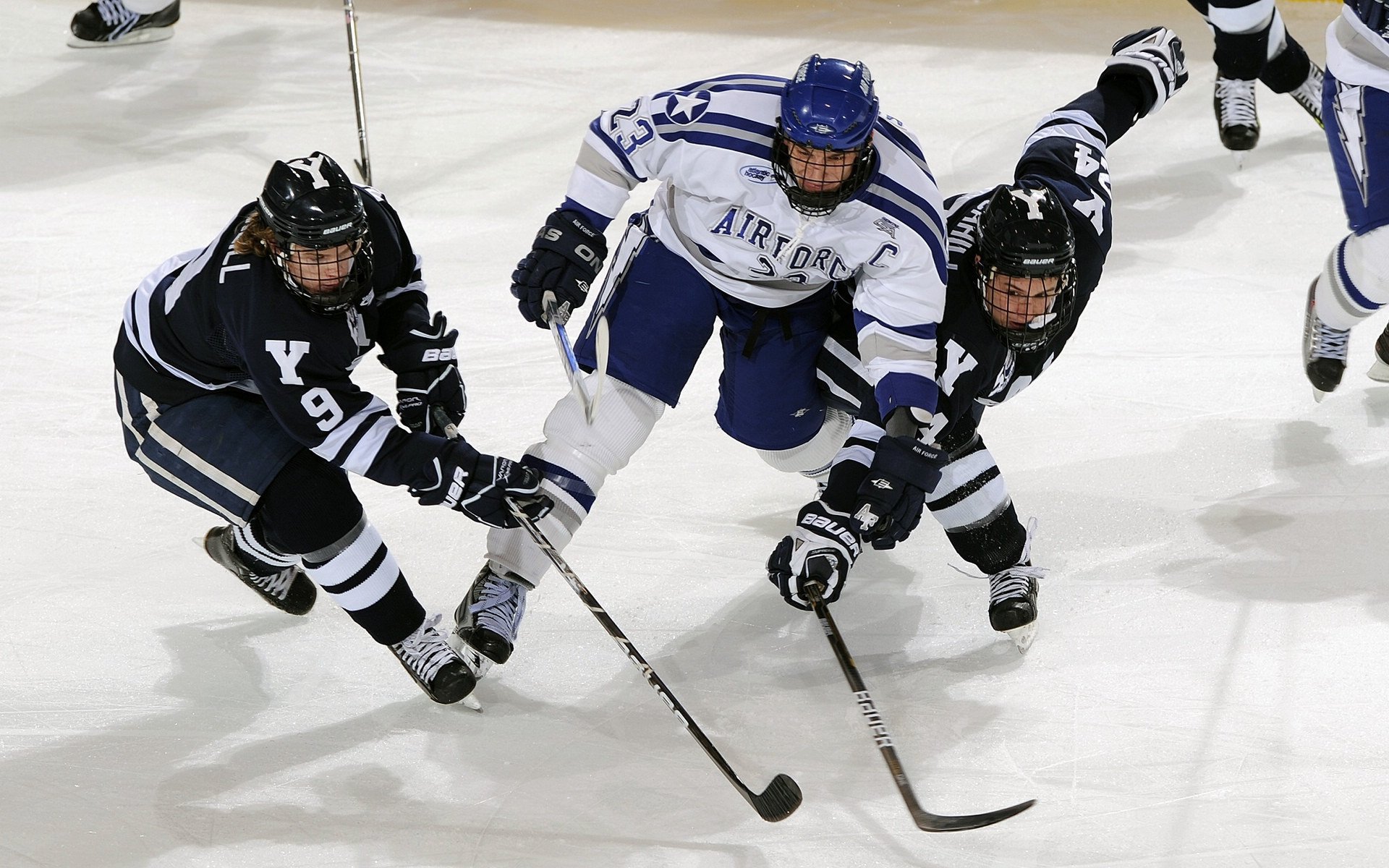 九游体育凯恩在FPX比赛中出色防守，爆冷引发热议！比赛高潮迭起