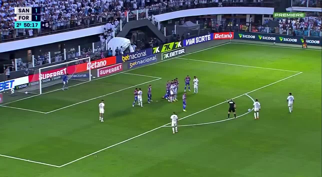 九游体育 内马尔回归赛场，问鼎冠军首场状态亮眼，加拿大队观众沸腾！