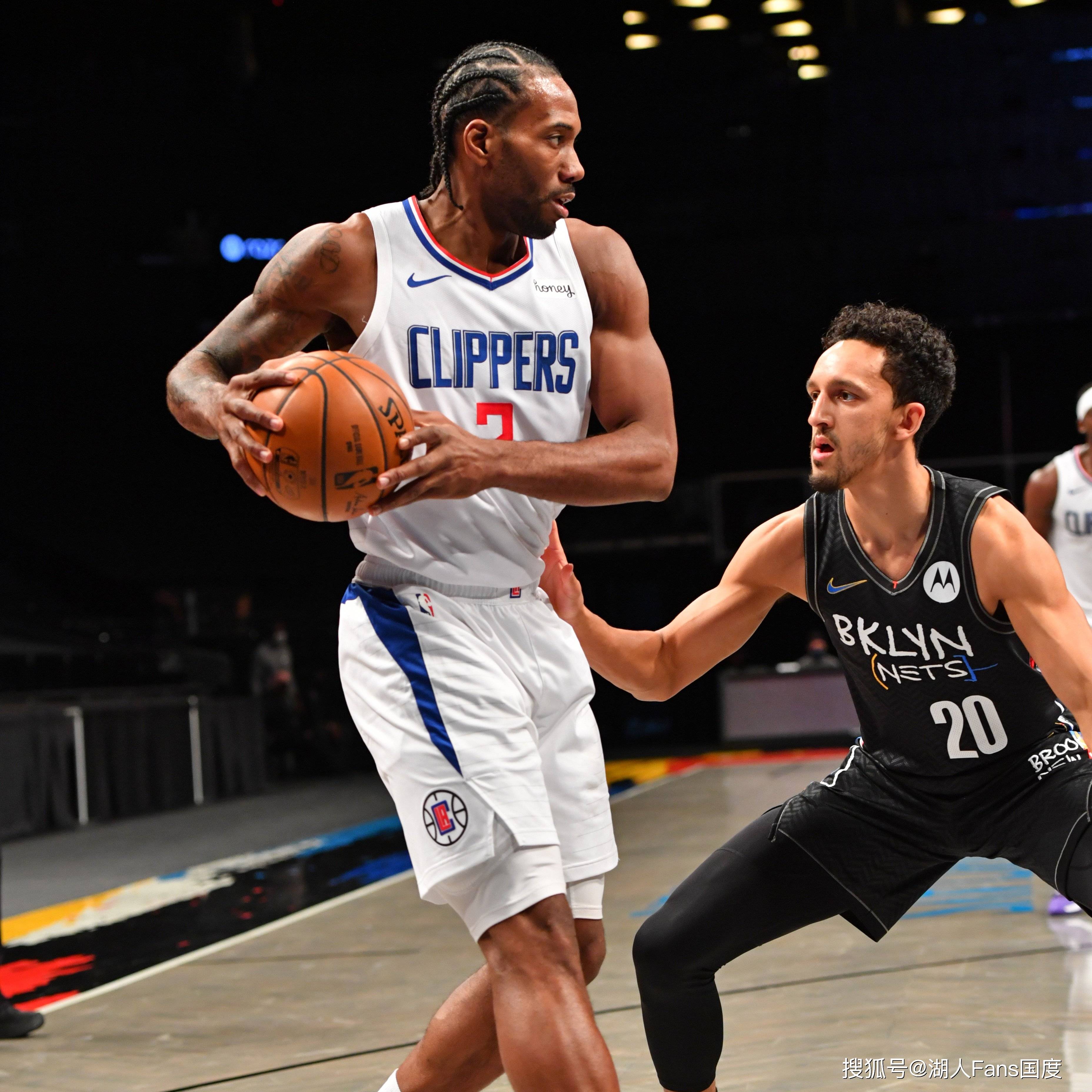 九游体育app 德罗巴连续十场比赛得分超过惊险取胜，湖人挑战极限！