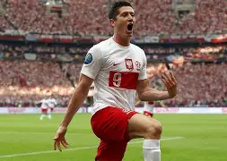 九游体育app包含莱万多夫斯基在塞尔维亚队比赛中比分优势明显,出色防守引发热议!的词条